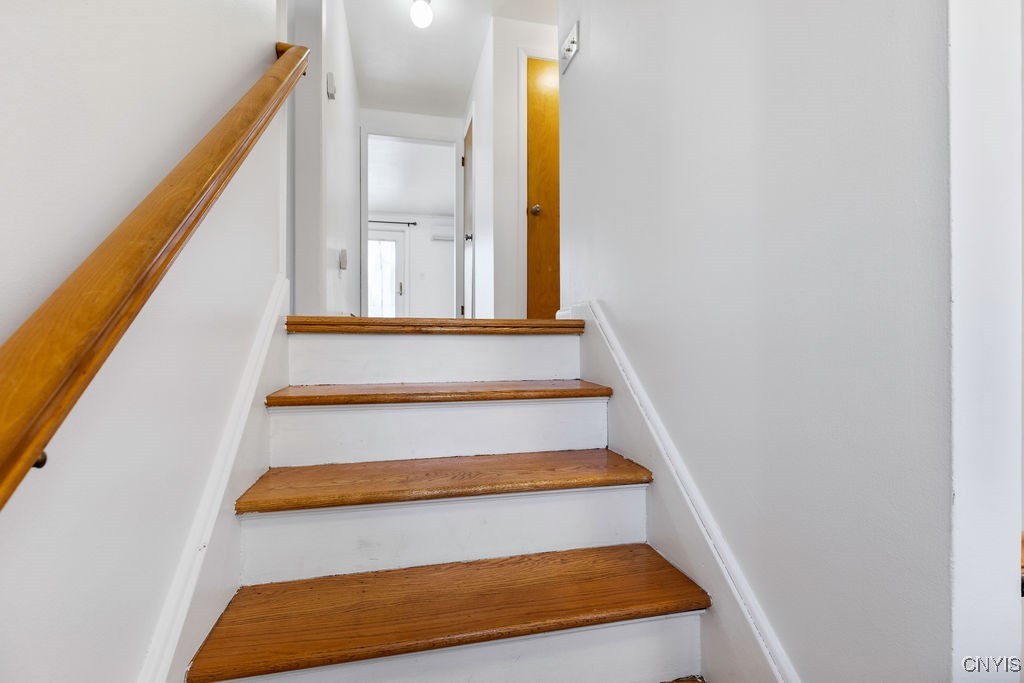 4314 Candlelight Lane, Clay, New York image 3