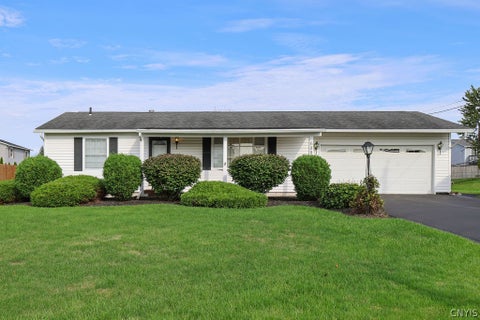 Homes For Sale - 6888 Hearthstone Lane<br/> Salina, NY 13088