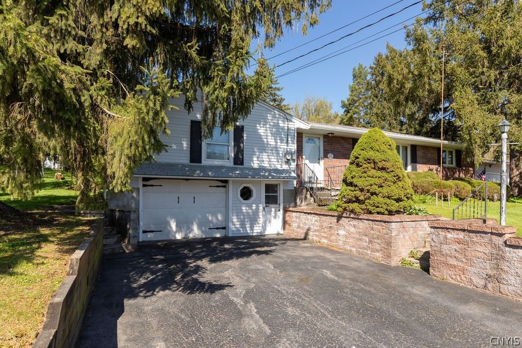 Photo of 5165 Jamesville Road, DeWitt, NY 13078 (MLS # S1677311)