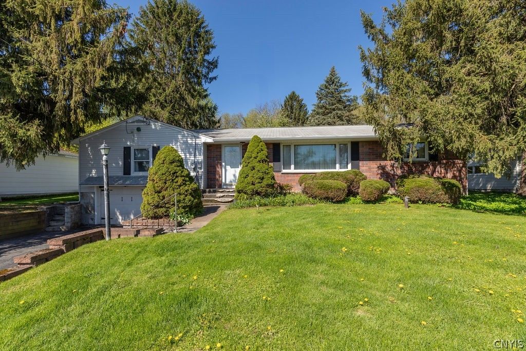 Photo of 5165 Jamesville Road, DeWitt, NY 13078 (MLS # S1677311)