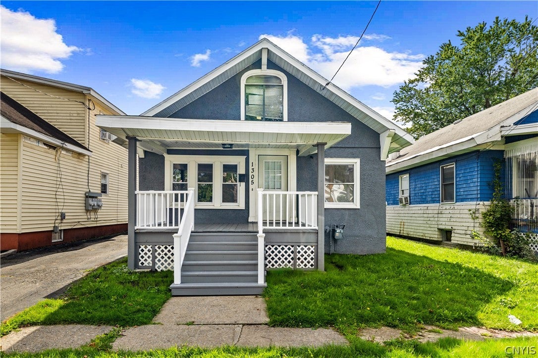 1305 Oak Street
