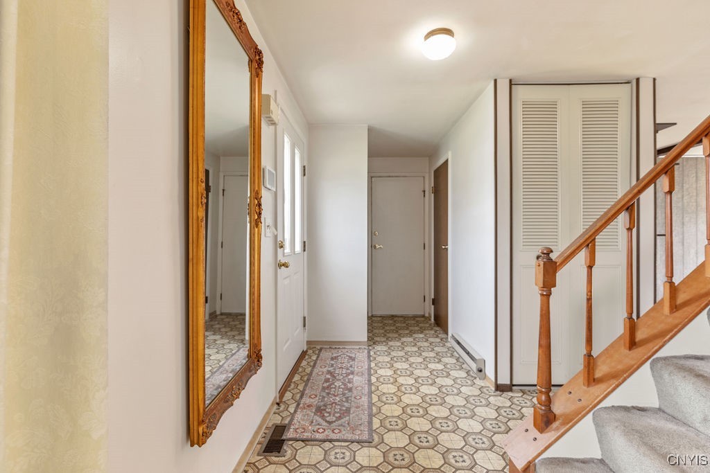 4242 Stepping Stone Lane, Clay, New York image 3