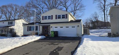 Photo of 4867 Driftwood Dr Drive, Salina, NY 13088 (MLS # S1665049)