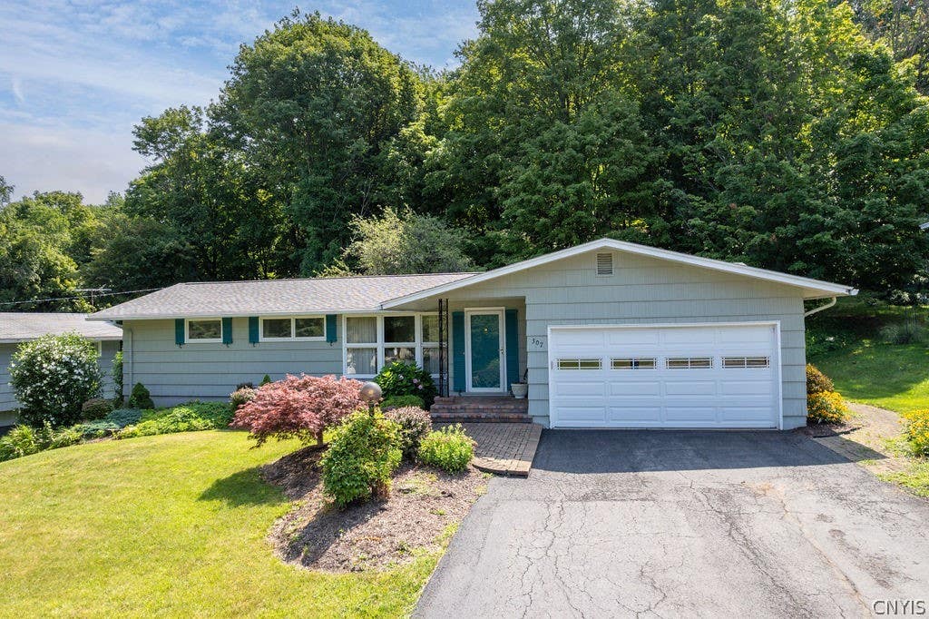 Photo of 307 Oakridge Drive, Camillus, NY 13031 (MLS # S1701142)