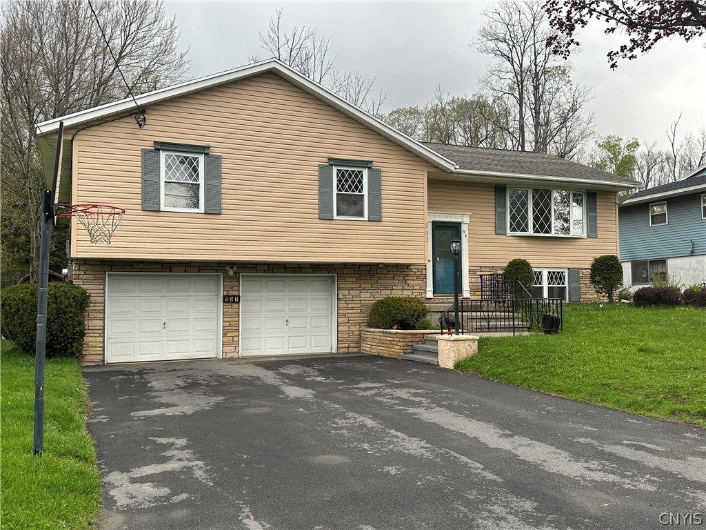 531 Cedarbrook Crescent