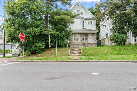 Photo of 712 Oak Street, Syracuse, NY 13203 (MLS # S1648559)