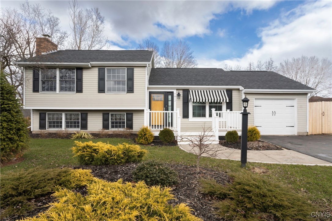 7812 Anadale Lane, Clay, New York image 1