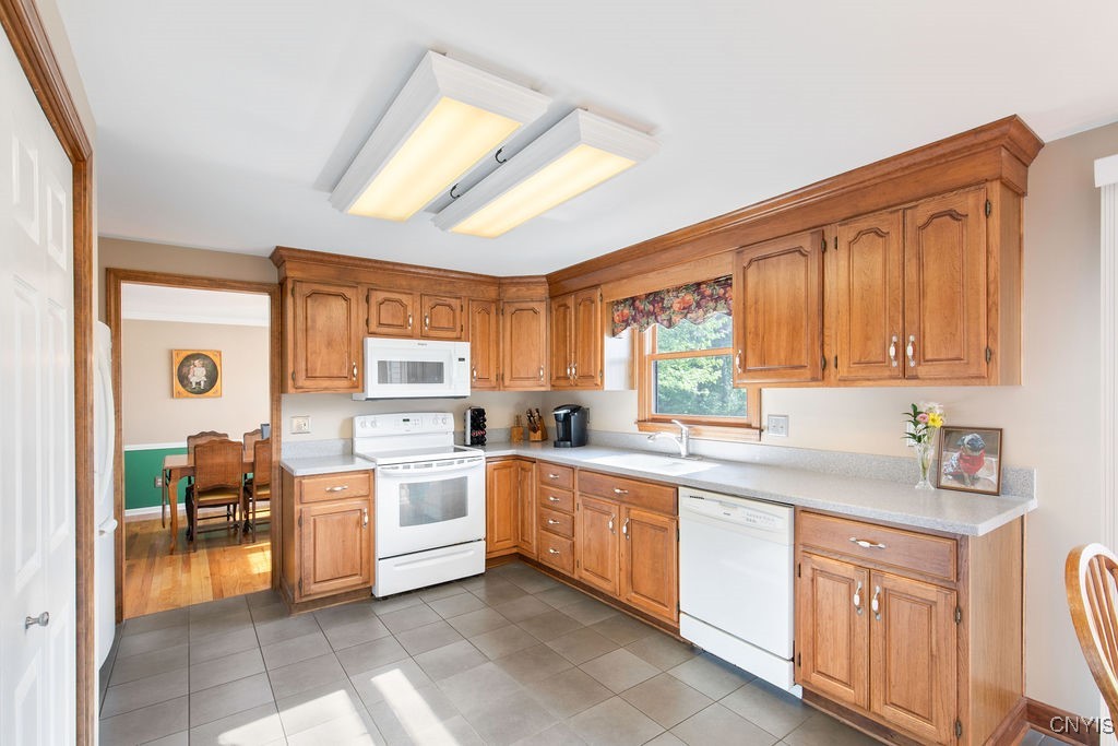 9470 Hawkeye Drive, Cicero, New York image 5