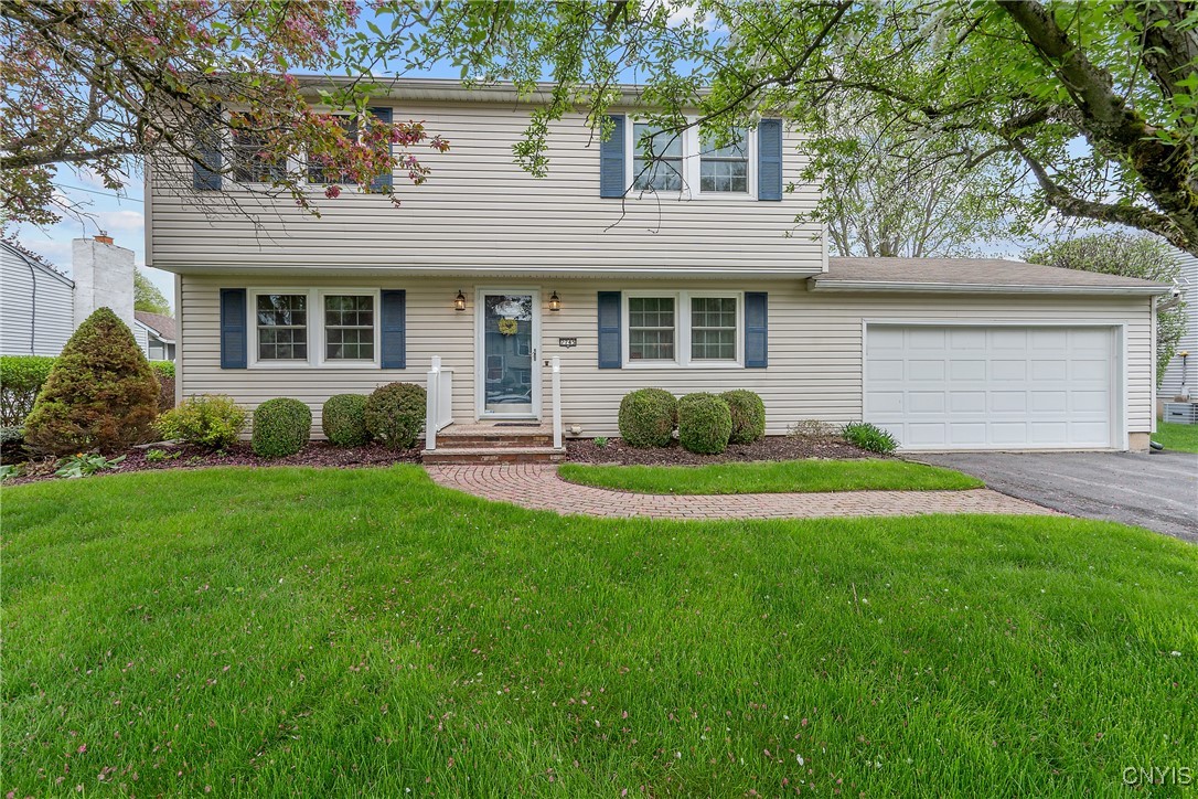 7745 Whiffletree Lane, Clay, New York image 1
