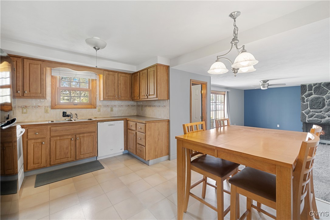 6137 Ridgecrest Drive, Cicero, New York image 15