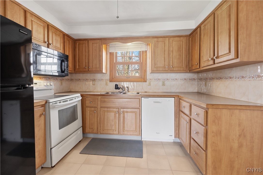 6137 Ridgecrest Drive, Cicero, New York image 12