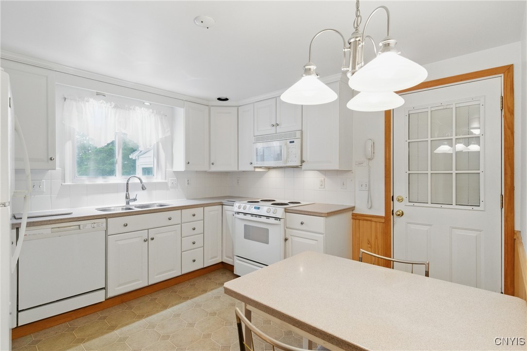 106 Lee Terrace, Manlius, New York image 13
