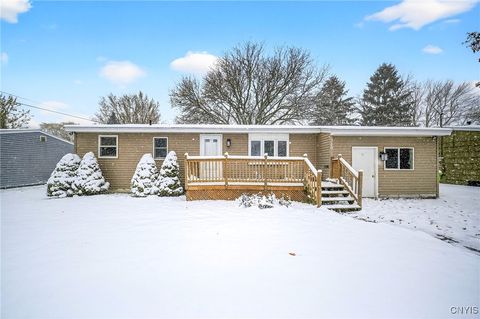 Photo of 310 Midwood Drive, Salina, NY 13088 (MLS # S1650432)