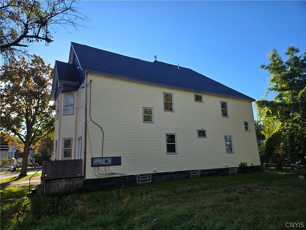 305 Putnam Street 7