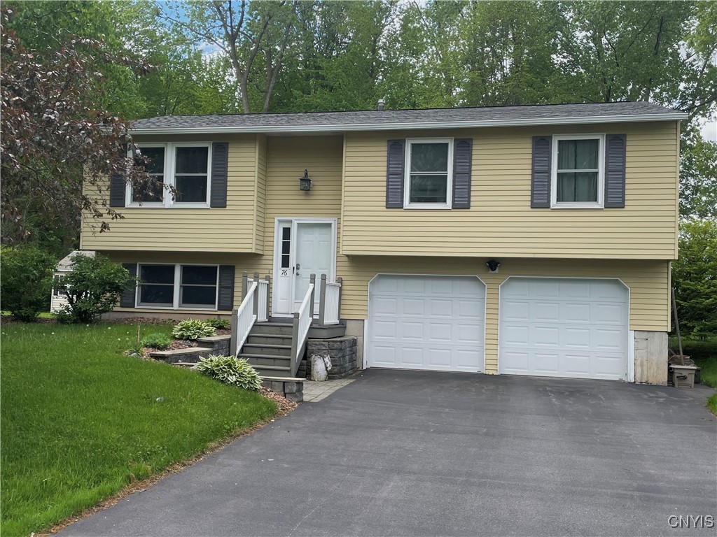 76 Windebank Lane, Manlius, New York image 1