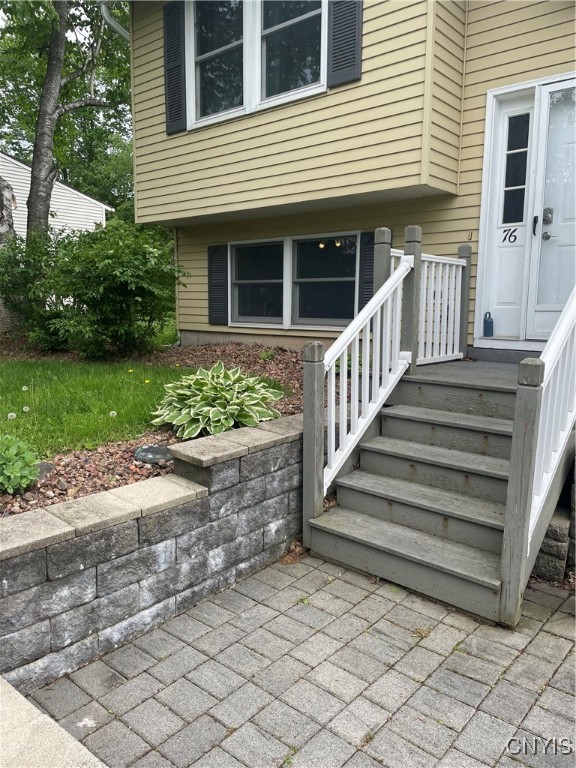 76 Windebank Lane, Manlius, New York image 2