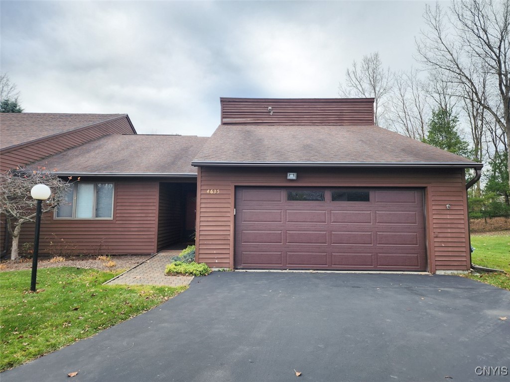 4635 Wisteria Circle, Manlius, New York image 1