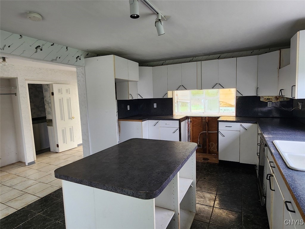8495 Caughdenoy Road, Clay, New York image 13