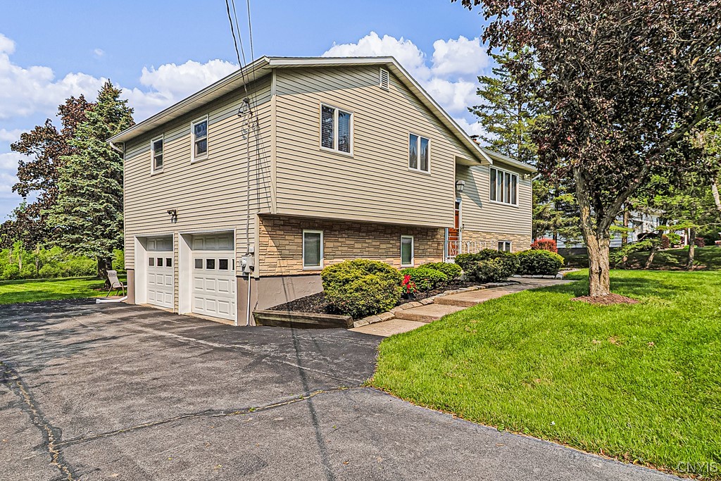 29 Cascade Drive, New Hartford, New York image 2