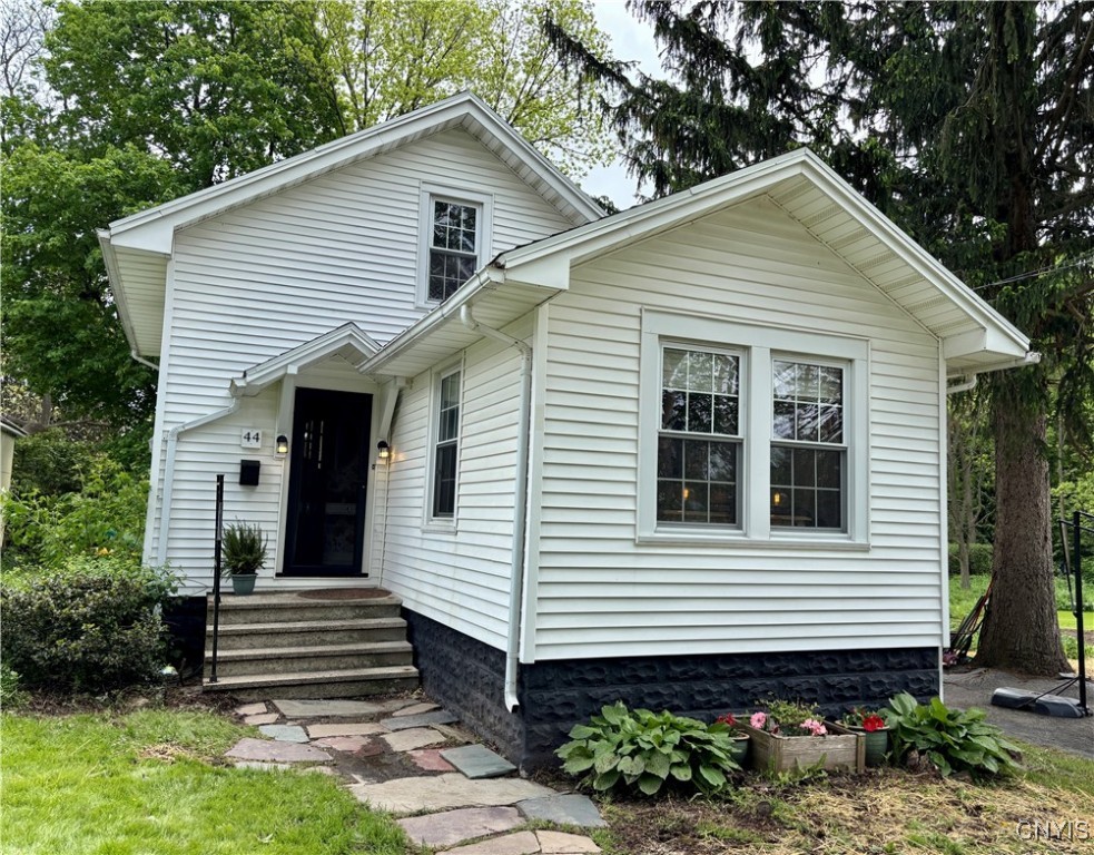44 Golf Avenue, New Hartford, New York image 1