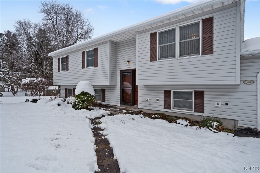 9443 Bear Springs Road, Cicero, New York image 3