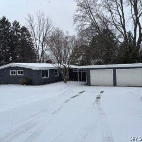 Photo of 13 Farview Circle, Camillus, NY 13031 (MLS # S1654518)