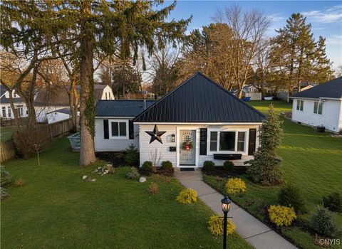 Photo of 141 Ross Street Extension, Auburn, NY 13021 (MLS # S1655485)