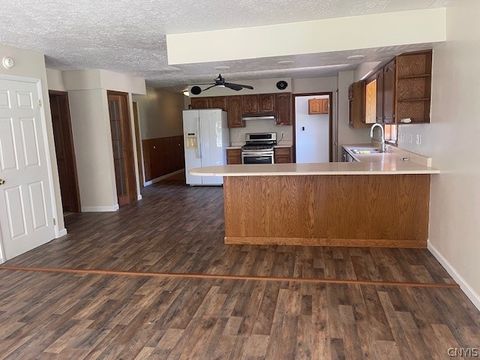 Tiny photo for 1006 Silk Road, Volney, NY 13069 (MLS # S1693387)