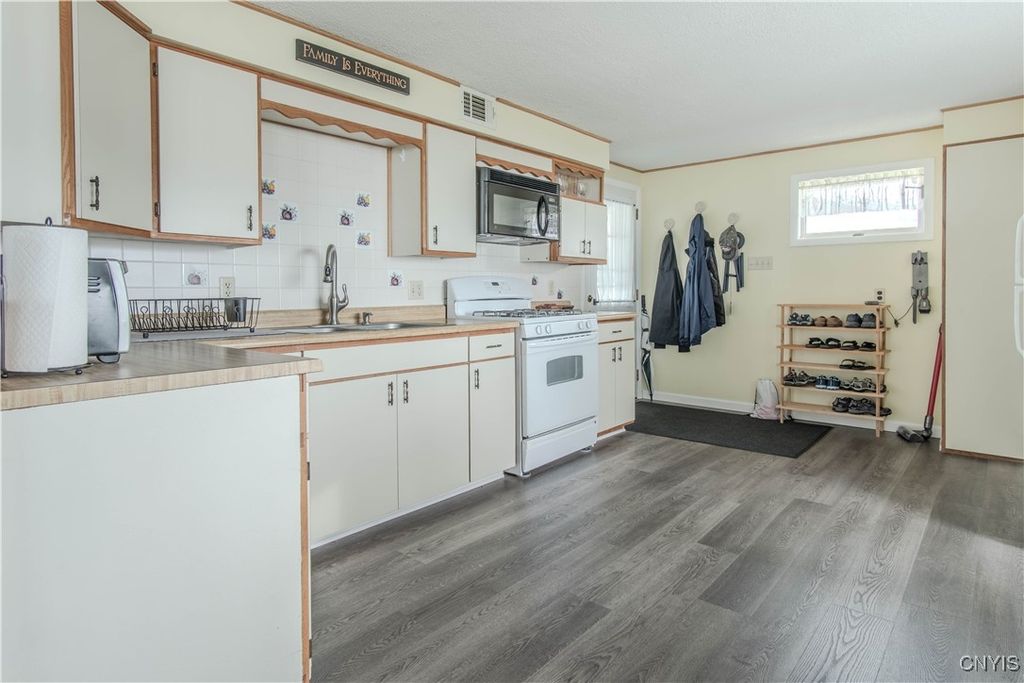 Photo of 2522 Ponds Shore Drive, Cape Vincent, NY 13618 (MLS # S1652731)