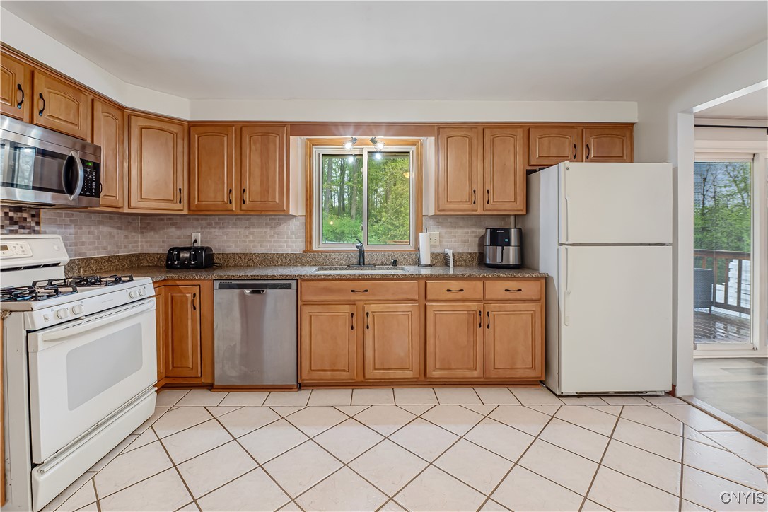 7729 W New Hope, Clay, New York image 11