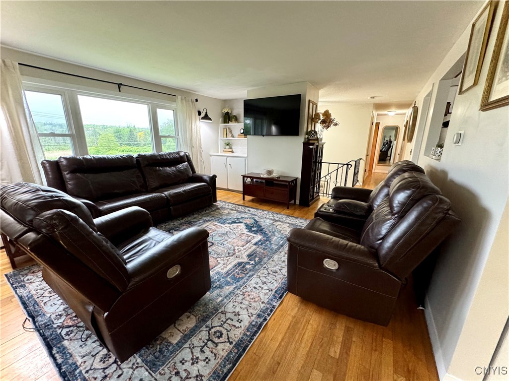 8521 Cazenovia Road, Pompey, New York image 7
