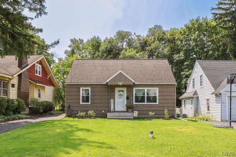 Photo of 402 Radcliffe Road, DeWitt, NY 13214 (MLS # S1702624)