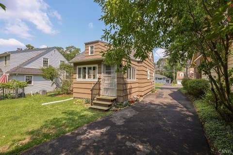 Tiny photo for 402 Radcliffe Road, DeWitt, NY 13214 (MLS # S1702624)