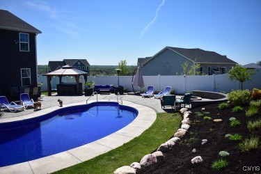 5546 Rolling Meadows Way Way, Camillus, New York image 7