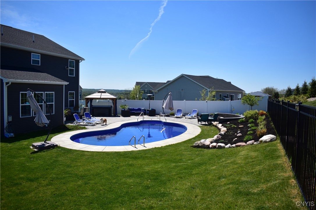 5546 Rolling Meadows Way Way, Camillus, New York image 5