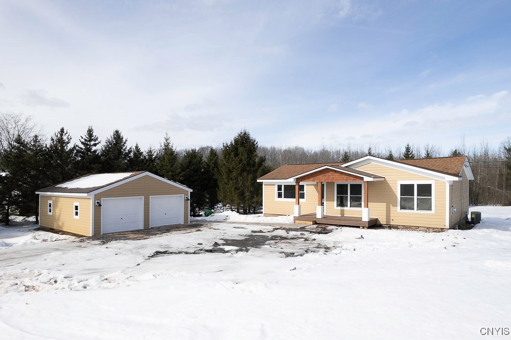 8731 Kinderhook Road, Manlius, New York image 1