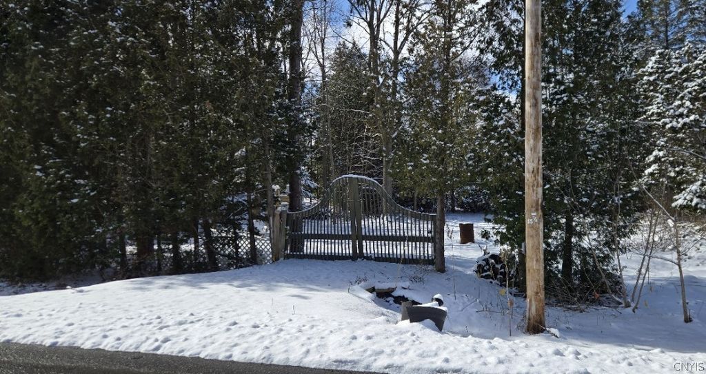 Photo of 7671 Seneca Beach Dr Dr, Van Buren, NY 13027 (MLS # S1667790)