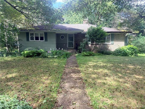 Photo of 113 Munro Drive, Camillus, NY 13031 (MLS # S1707288)