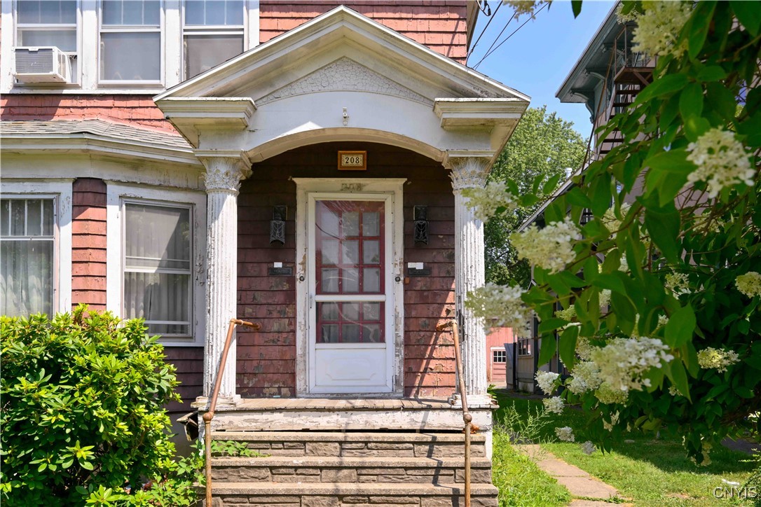 208 W Embargo Street