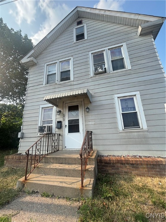 1413-1415 E E Dominick Street