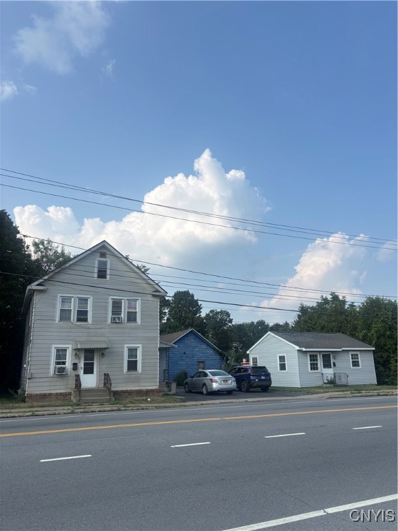 1413-1415 E E Dominick Street