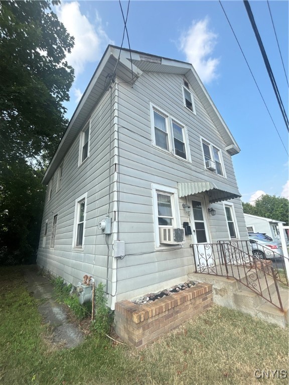 1413-1415 E E Dominick Street