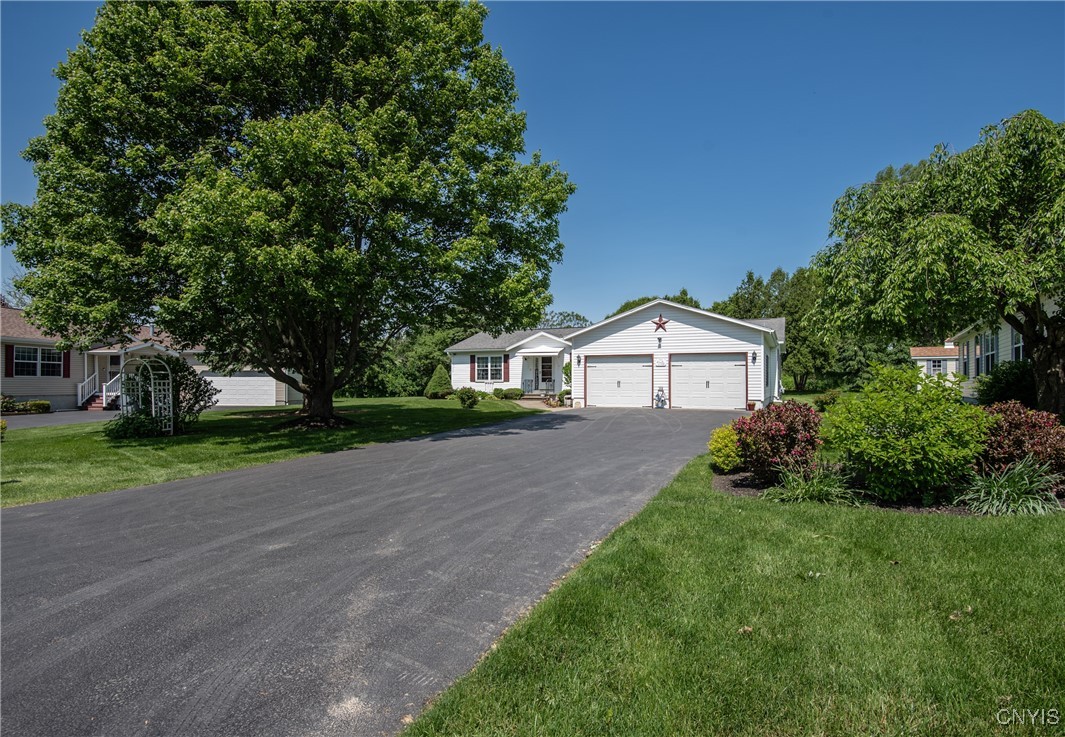 11 Buttonwood Circle, New Hartford, New York image 3