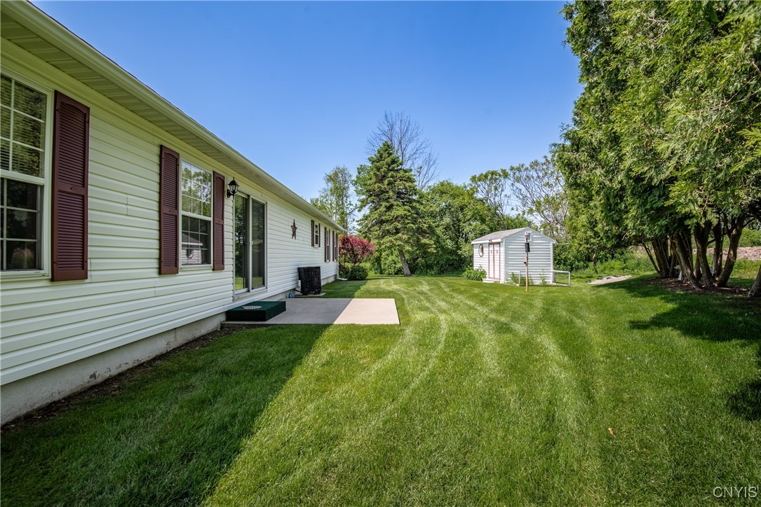 11 Buttonwood Circle, New Hartford, New York image 22