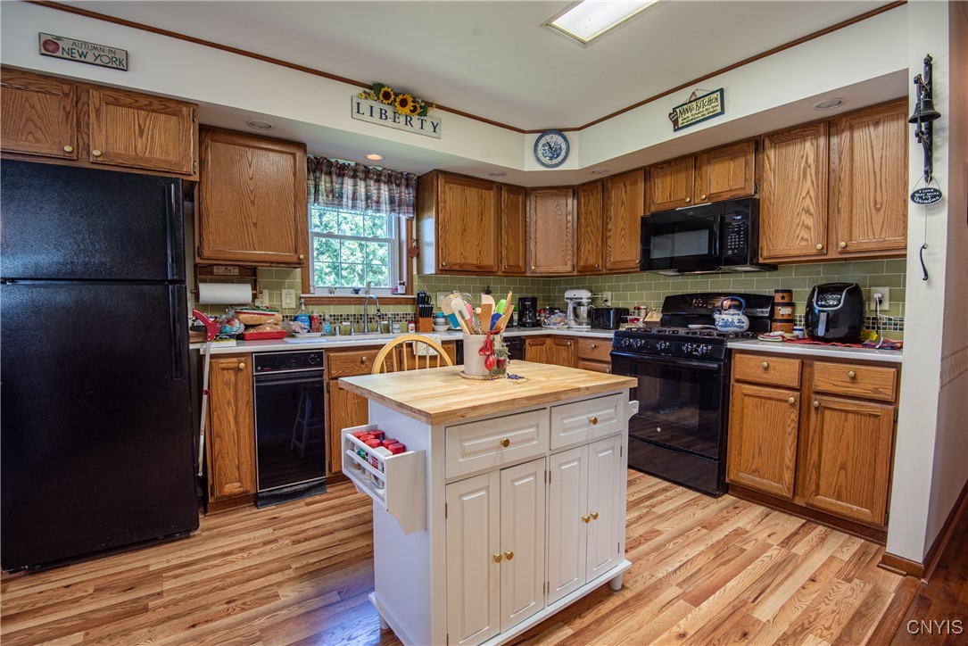 11 Buttonwood Circle, New Hartford, New York image 9