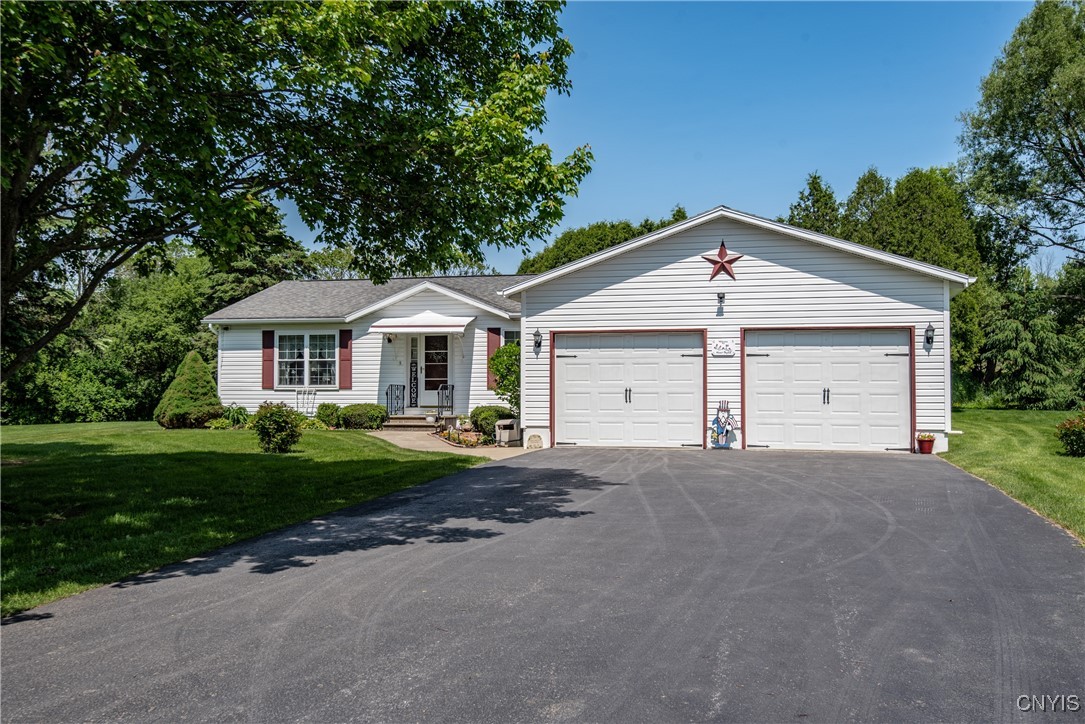 11 Buttonwood Circle, New Hartford, New York image 4