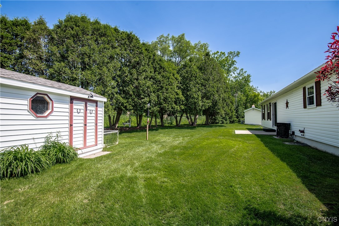 11 Buttonwood Circle, New Hartford, New York image 24