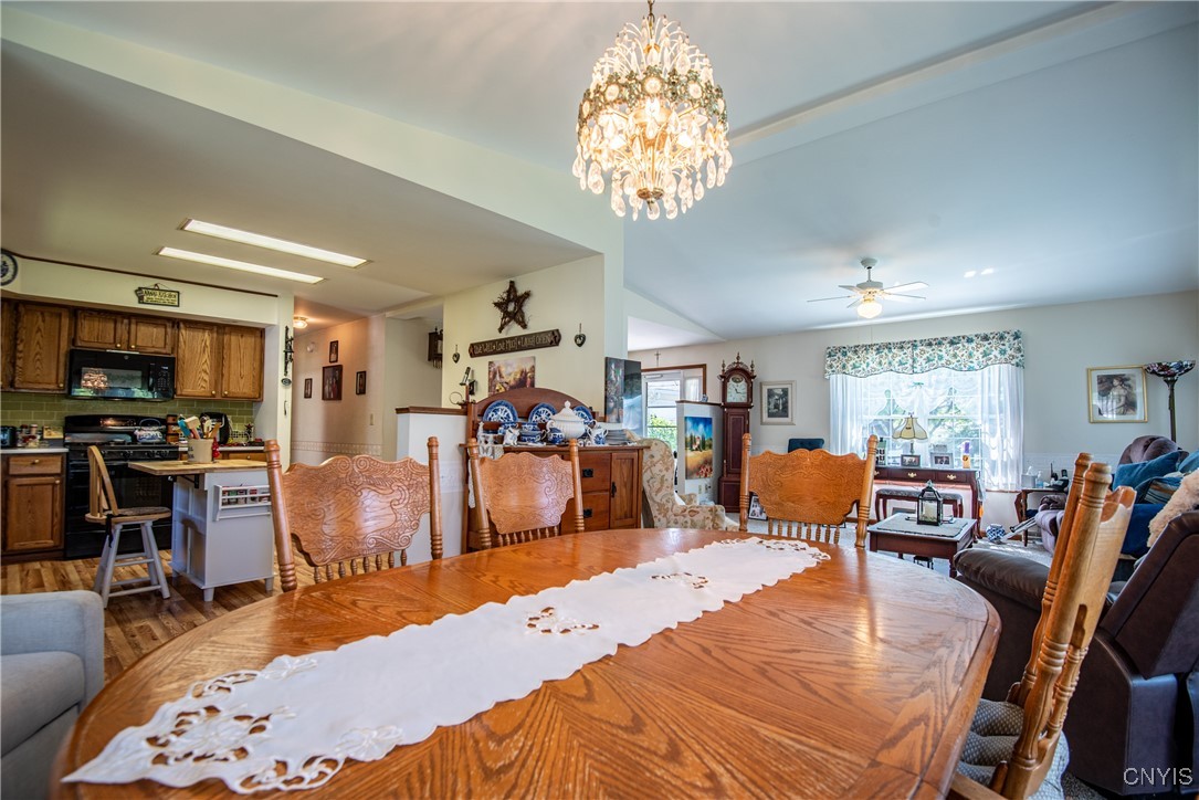 11 Buttonwood Circle, New Hartford, New York image 14