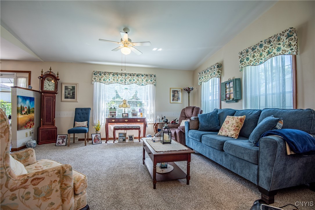 11 Buttonwood Circle, New Hartford, New York image 5