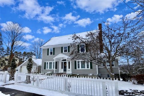 Homes For Sale - 120 Lincklaen Street<br/> Cazenovia, NY 13035